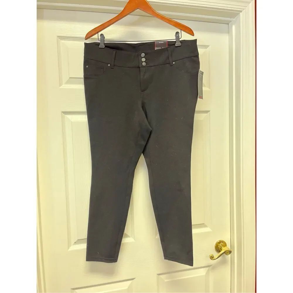 Avenue Black Three Button Stretch Jegging Ankle Pants sz 18 NWT